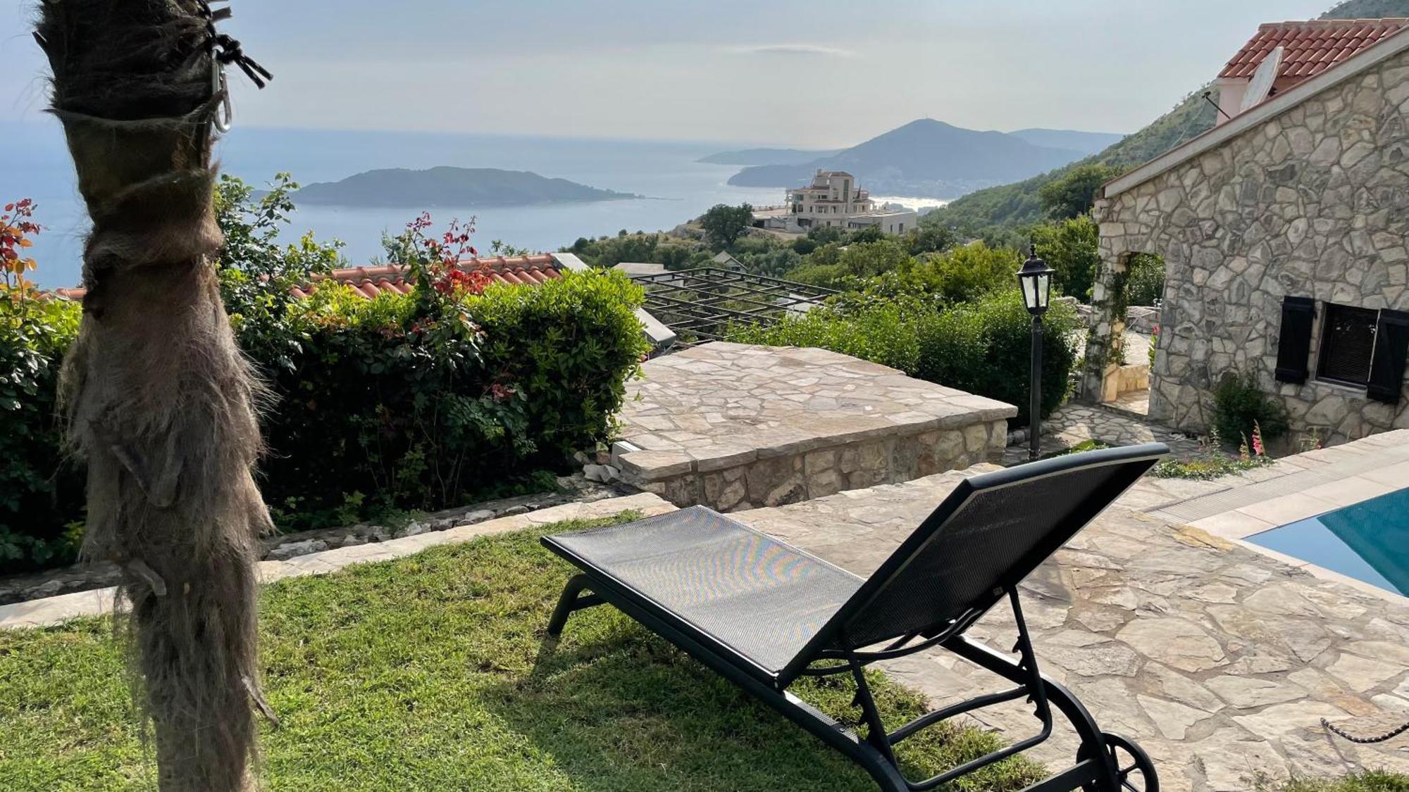 House In The Mountains Near Budva Luaran gambar
